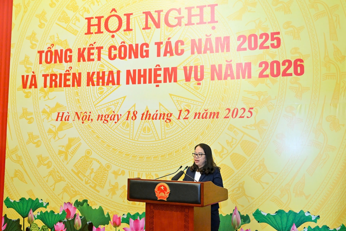 Đại biểu tham luận tại hội nghị