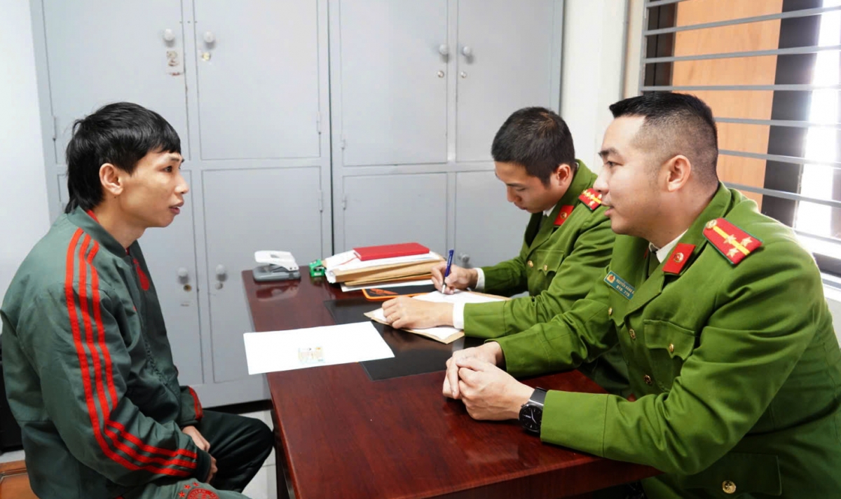 Sau nhiều năm lẩn trốn, Phan Đình Cảnh đã đến Cơ quan cảnh sát điều tra xin đầu thú.