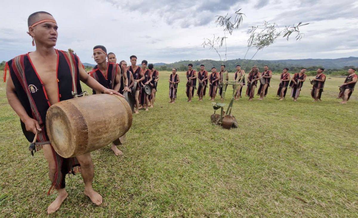 Lễ cúng lúa mùa là nghi lễ nông nghiệp quan trọng của người Jarai từ hàng chục năm trước, nay thường được phục dựng lại để bảo tồn.