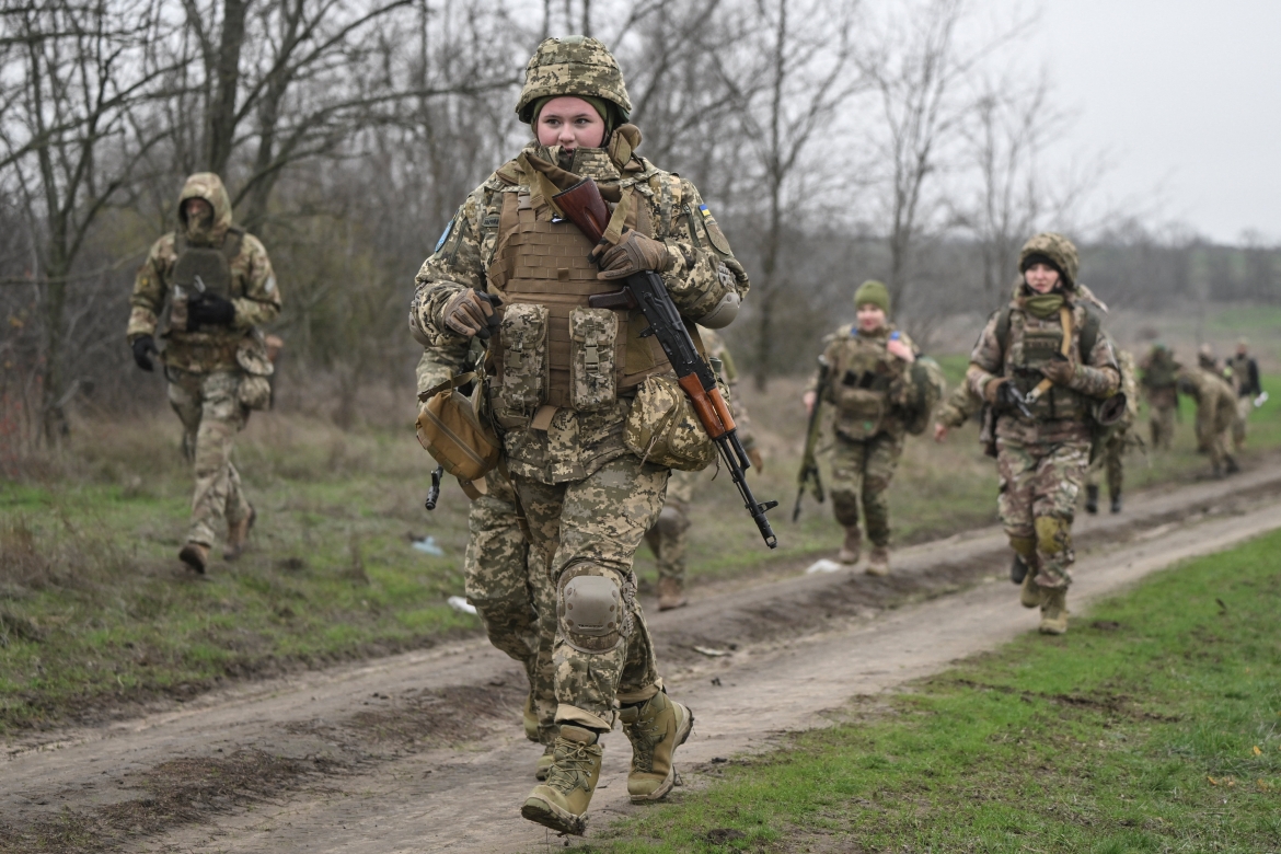 Quân đội Ukraine tập trận ở Zaporizhzhia. Ảnh: Reuters