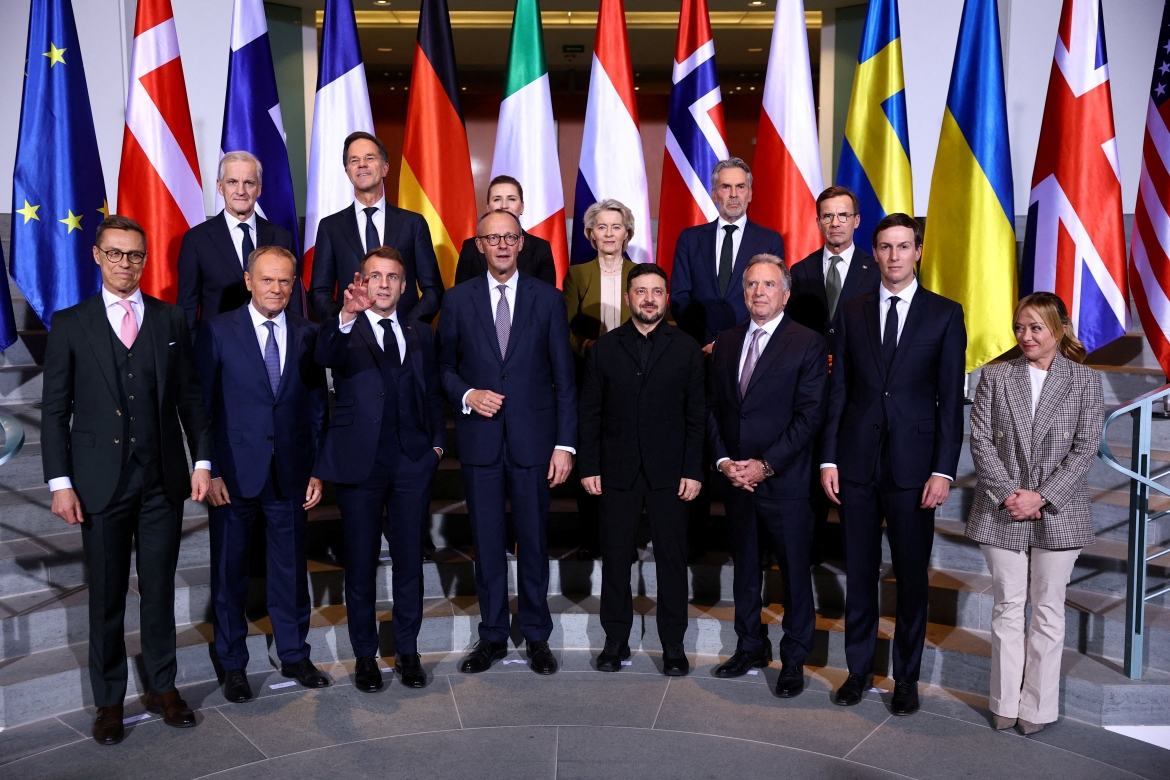 Cuộc gặp giữa Tổng thống Ukraine Volodymyr Zelensky, các đặc phái viên Mỹ và các nhà lãnh đạo châu Âu chủ chốt ở Berlin, Đức ngày 15/12/2025. Ảnh: Reuters