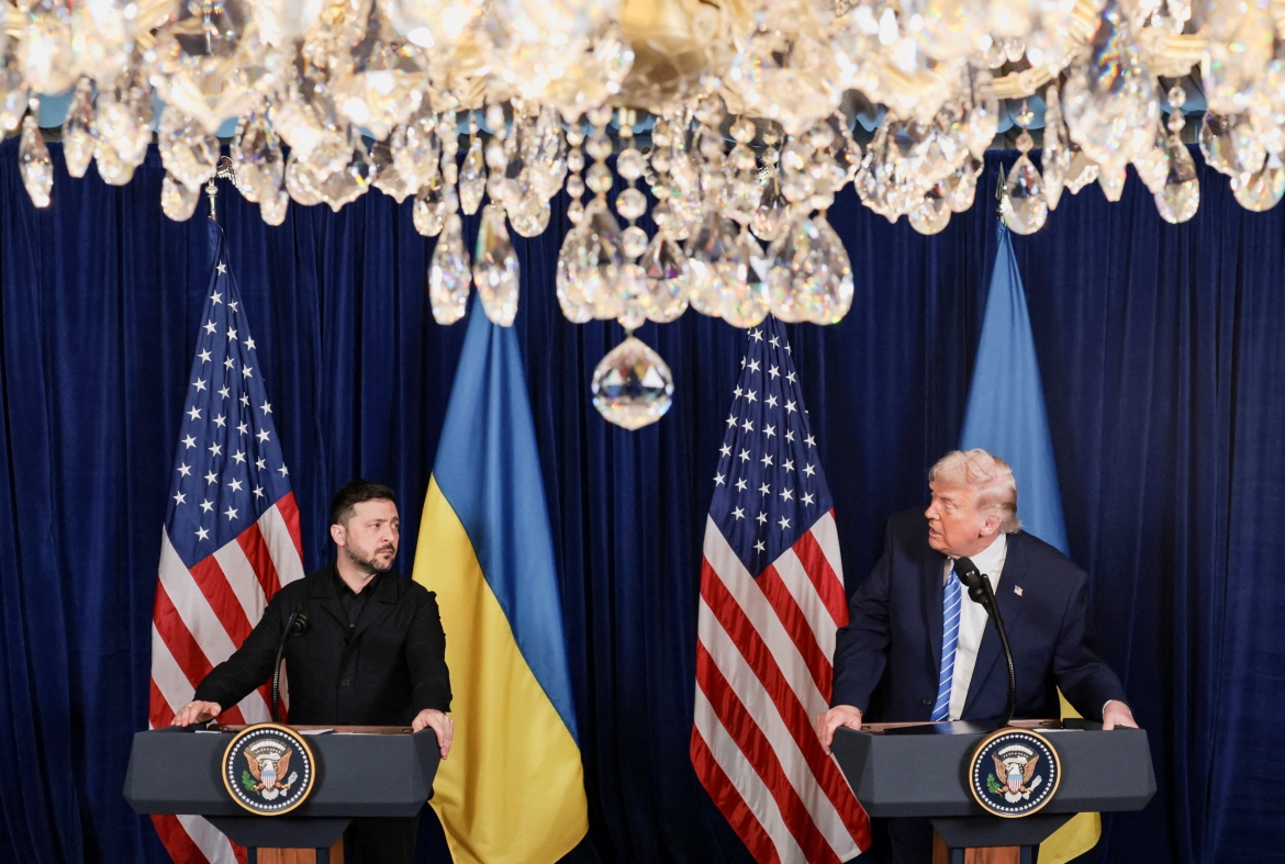 Tổng thống Ukraine Volodymyr Zelensky và Tổng thống Mỹ Donald Trump. Ảnh: Reuters