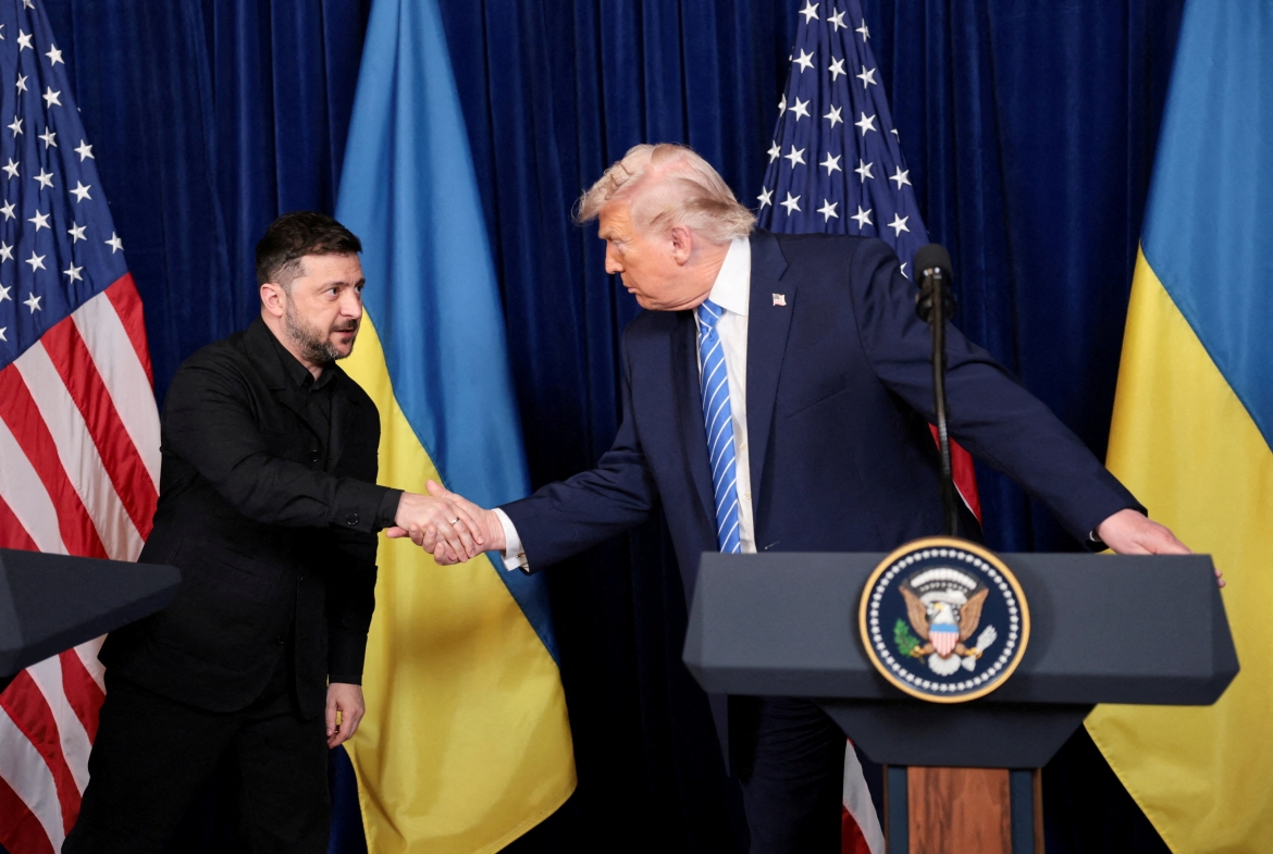 Tổng thống Ukraine Volodymyr Zelensky và Tổng thống Mỹ Donald Trump. Ảnh: Reuters.