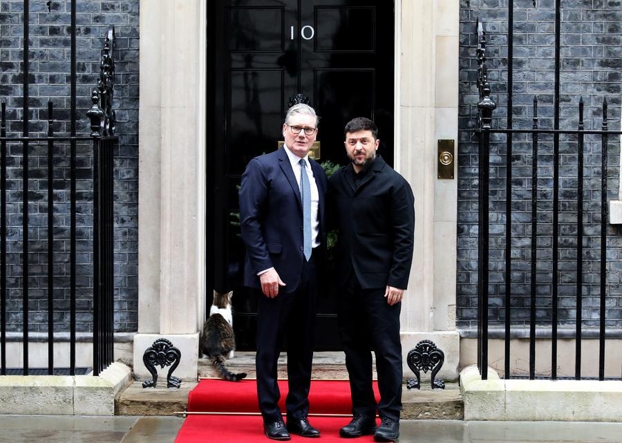 Thủ tướng Anh Keir Starmer và Tổng thống Ukraine Zelensky. Ảnh: Tân Hoa xã