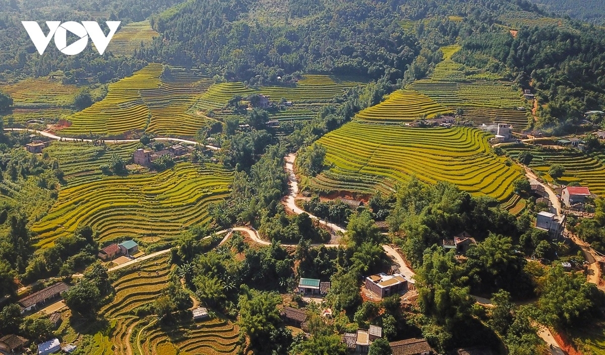 Hạ tầng giao thông được đầu tư đồng bộ góp phần giúp vùng cao, miền núi của Quảng Ninh phát triển.