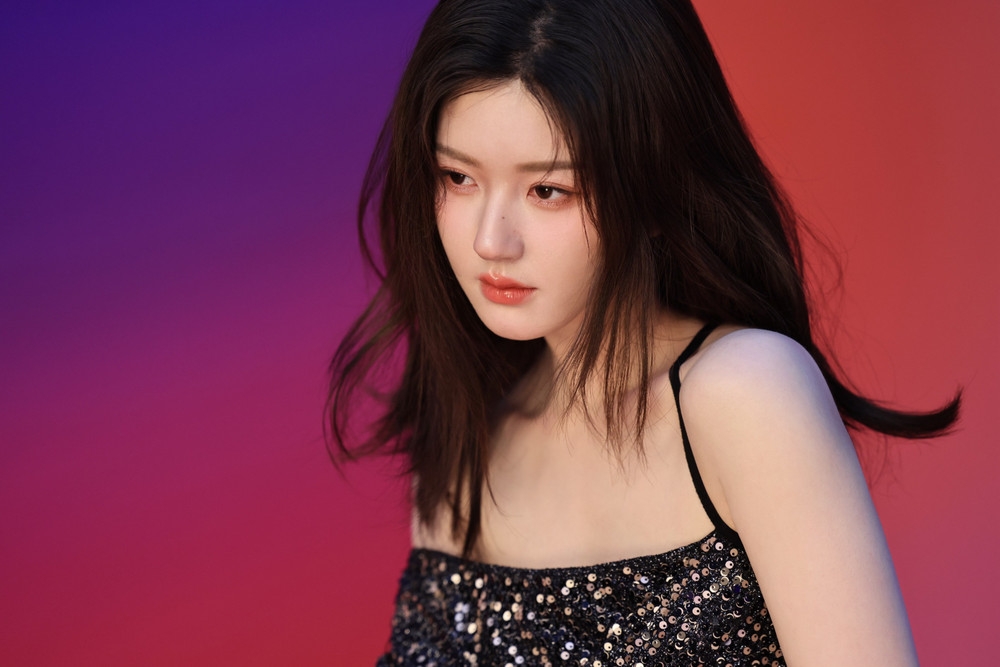 Được mệnh danh là “thỏi nam châm của nam thần”, Triệu Lộ Tư đã tái định vị bản thân trong "Tham vọng tình yêu", rời bỏ hình tượng ngọt ngào quen thuộc để hóa thân thành nhân vật mưu lược, nhiều tầng lớp cảm xúc. Vai diễn đánh dấu bước chuyển mình trưởng thành, giúp cô nhận mưa lời khen và trở thành nữ chính hàng đầu của năm.