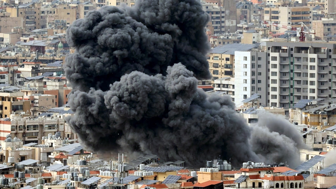 Israel tiến hành không kích các vị trí của Hezbollah ở miền nam Lebanon - Ảnh: Reuters