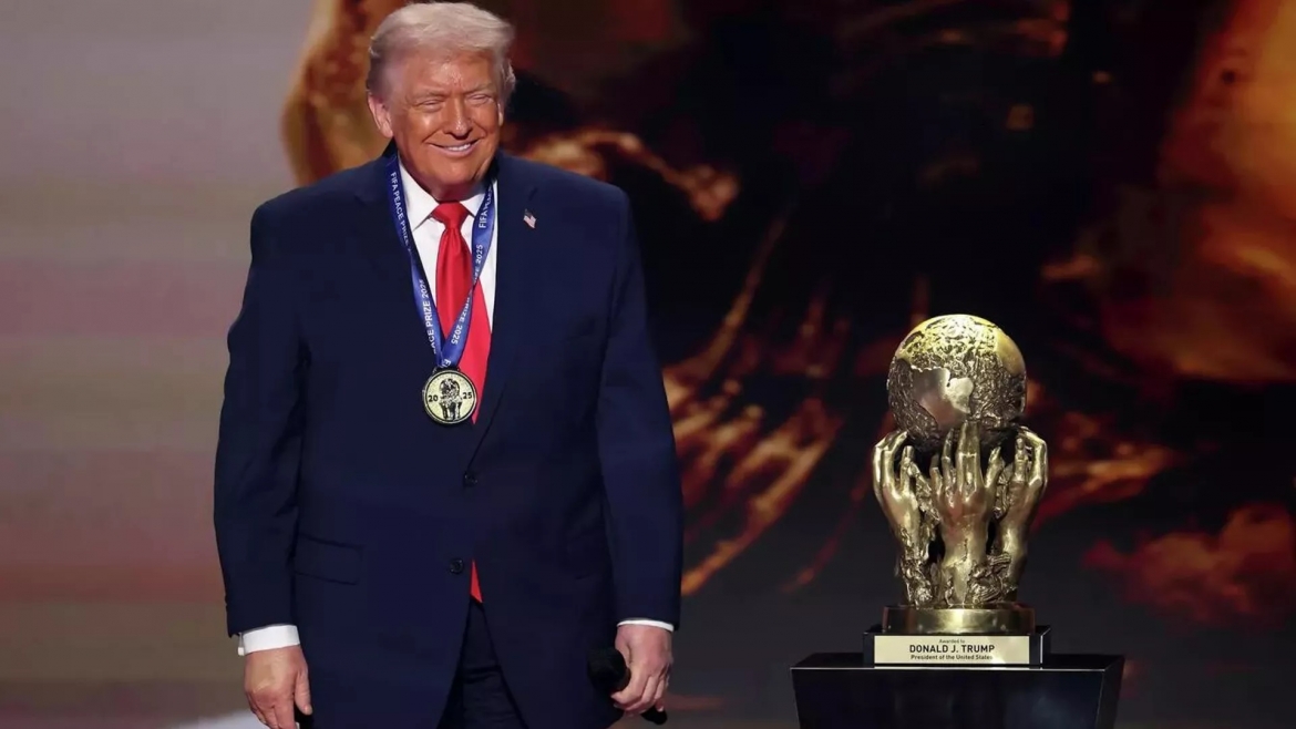 Tổng thống Trump được trao Giải hoà bình của FIFA (Ảnh: Getty)