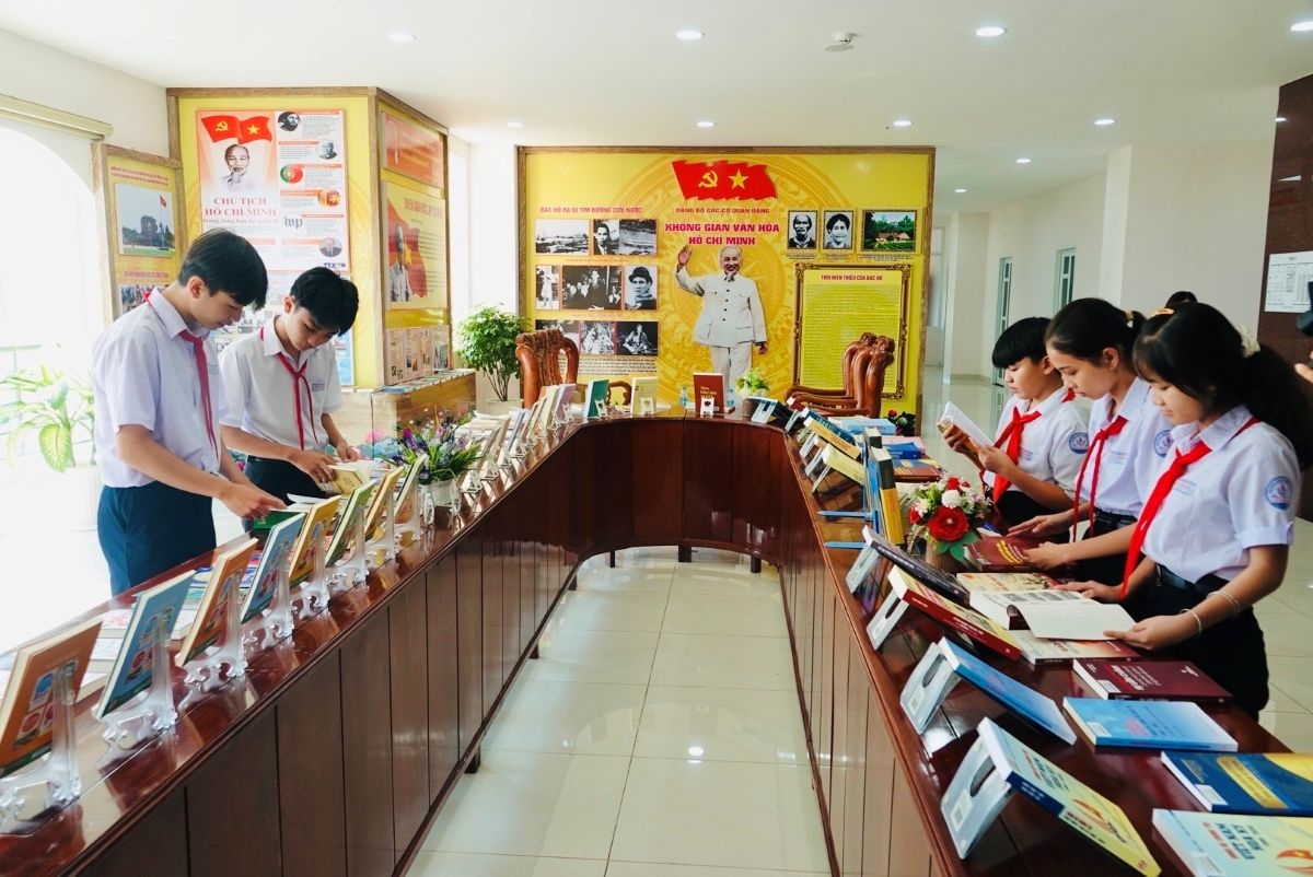 Hơn 10.600 bản sách được đưa về cơ sở nhằm lan tỏa văn hóa đọc, phục vụ nhu cầu học tập và nâng cao tri thức của người dân, nhất là các bạn trẻ