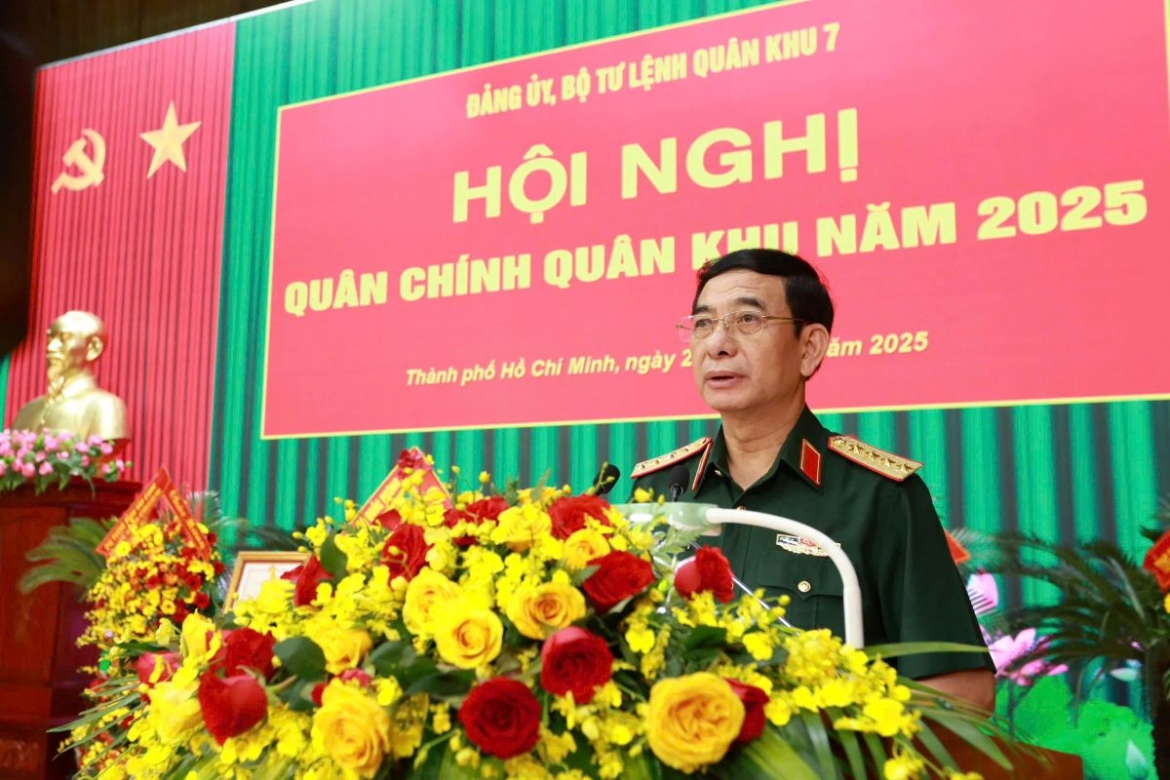 Đại tướng Phan Văn Giang, Bộ trưởng Bộ Quốc phòng phát biểu tại Hội nghị. (Ảnh: L.T)