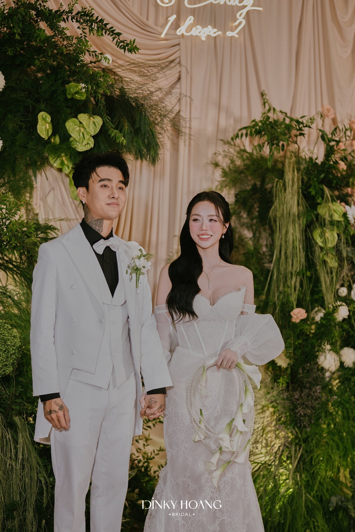 Cindy Lư sánh đôi cùng Đạt G trong lễ cưới (Ảnh: FBNV)