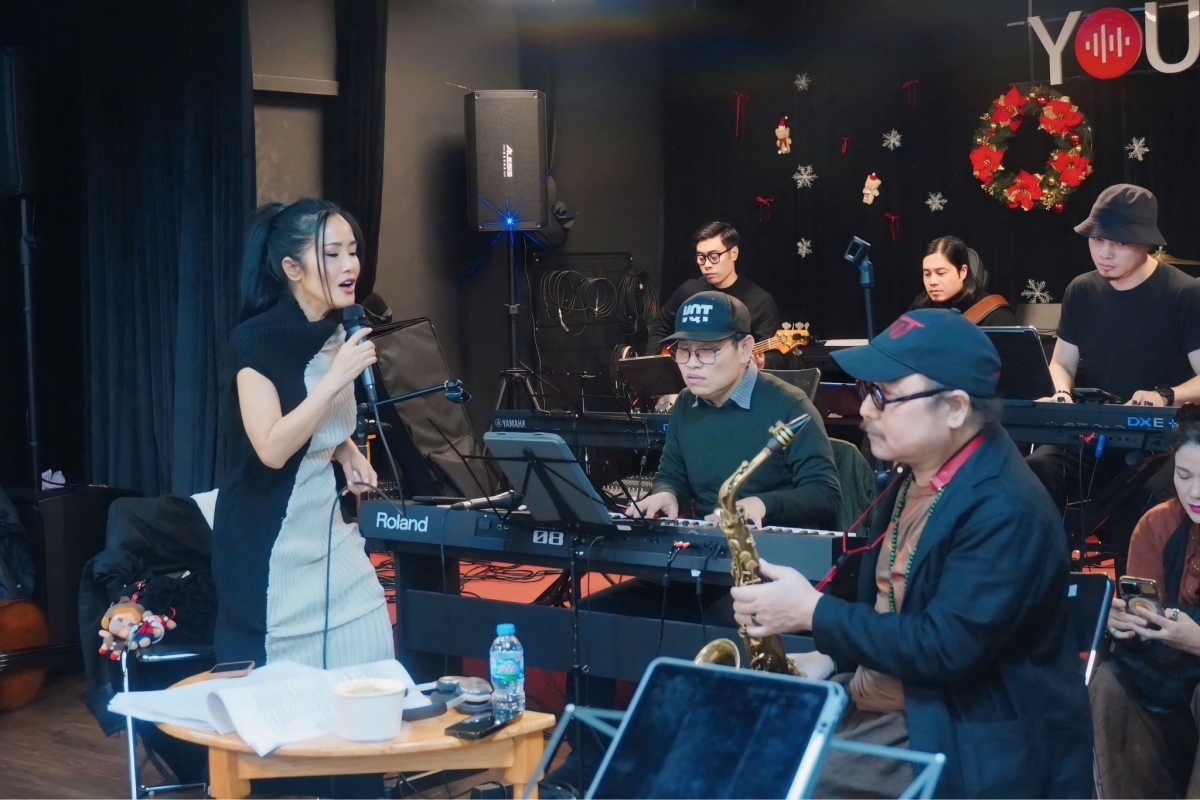 Các nghệ sĩ luyện tập cho đêm nhạc