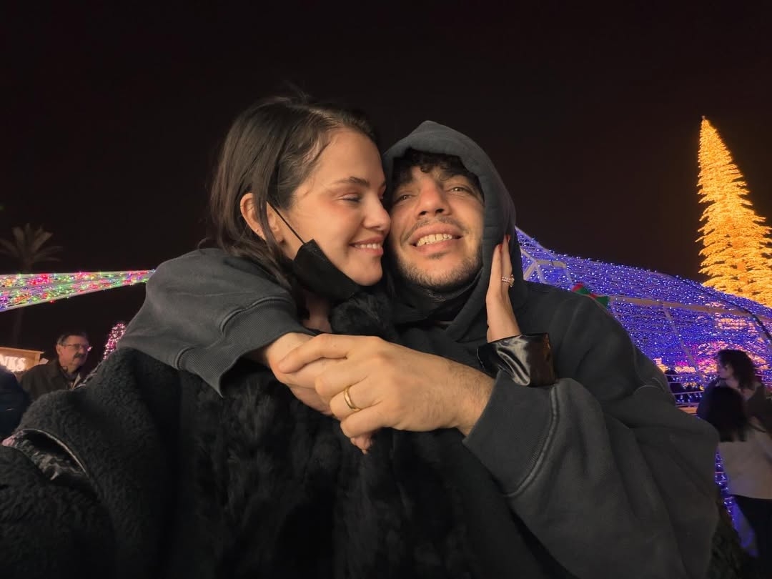 Selena Gomez cùng ông xã Benny Blanco tận hưởng kỳ nghỉ lễ ở Los Angeles