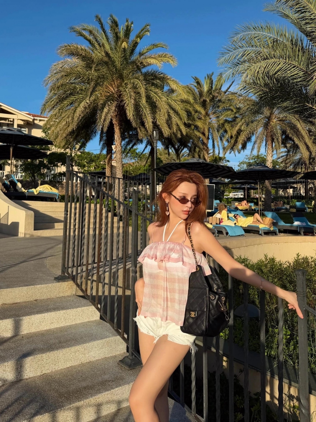 Huyền Baby diện trang phục trẻ trung, khoe vóc dáng mảnh mai dù đã trải qua hai lần sinh nở.