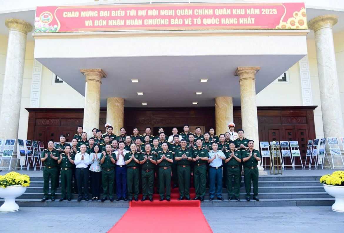 Đại tướng Phan Văn Giang tin tưởng Quân khu 7 tiếp tục đoàn kết, thống nhất cao về ý chí và hành động, giành nhiều thắng lợi hơn nữa trong năm 2026. (Ảnh: L.T)