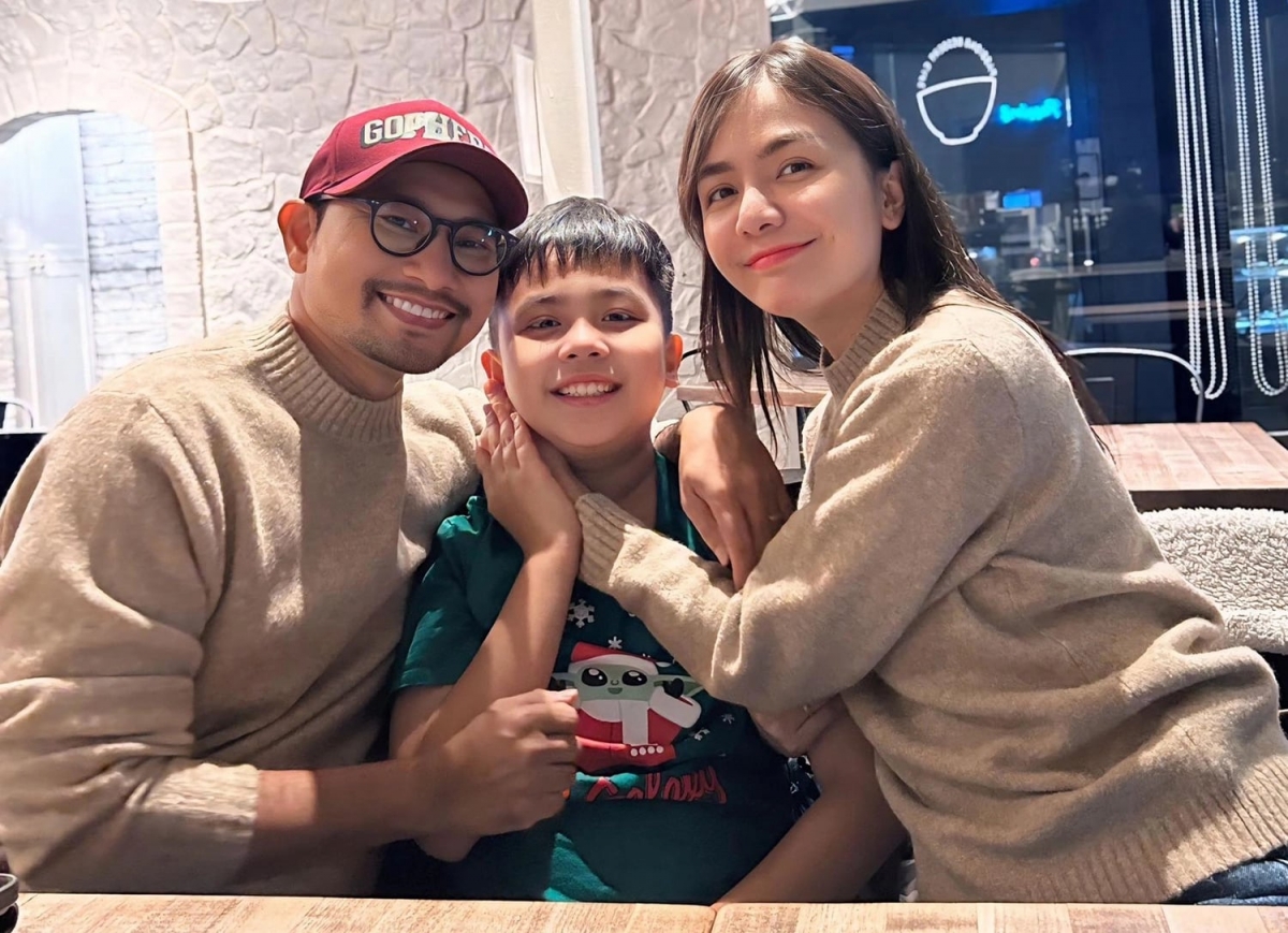Gia đình Huỳnh Đông - Ái Châu quây quần, tận hưởng cảm giác đầm ấm trong những ngày cuối năm ở Canada.