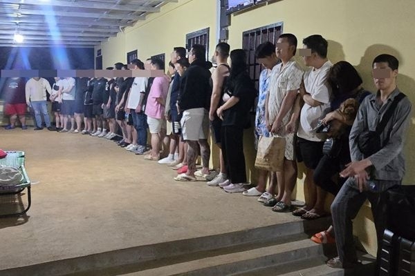 Các nghi phạm người Hàn Quốc bị bắt giữ trong vụ tập kích. Ảnh: Yonhap News