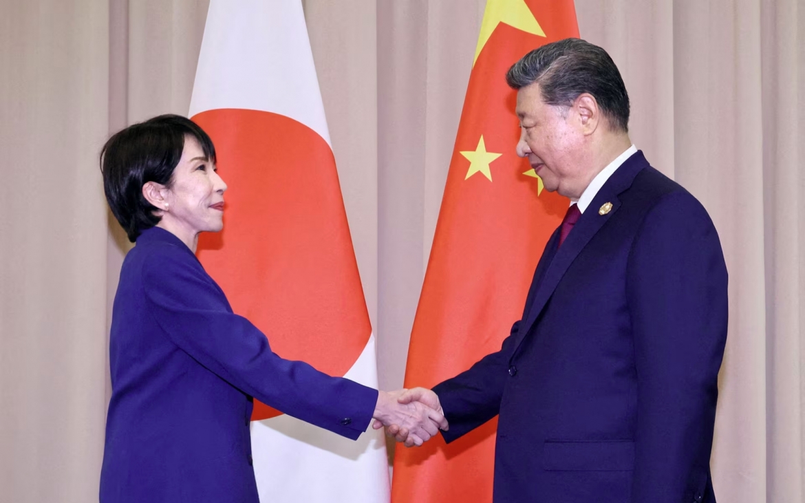 Thủ tướng Nhật Bản Takaichi Sanae và Chủ tịch Trung Quốc Tập Cận Bình. Ảnh: Reuters.