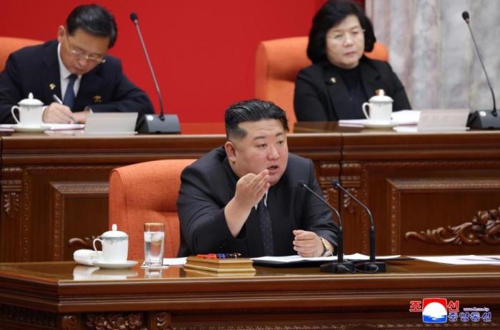 Tổng Bí thư Đảng Lao động Triểu Tiên Kim Jong-un phát biểu tại phiên họp. Ảnh: KCNA