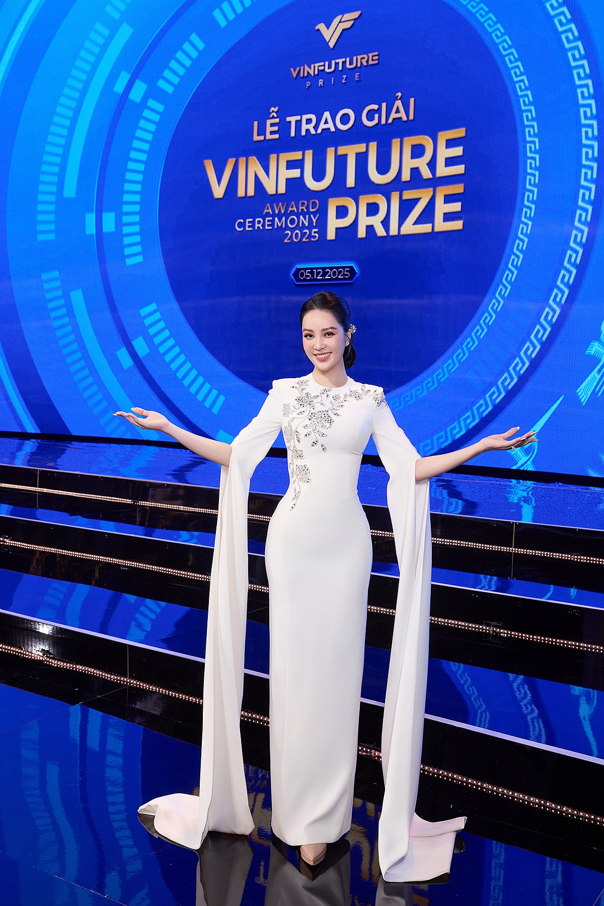 Đăng quang đã gần hai thập niên, á hậu Thụy Vân vẫn là một trong những gương mặt hiếm hoi giữ được sự chuẩn mực từ ngoại hình đến trí tuệ. Cô là MC kỳ cựu của VTV, là gương mặt quen thuộc của các sự kiện lớn, nhưng chưa bao giờ đánh đổi đời tư để thu hút sự chú ý.