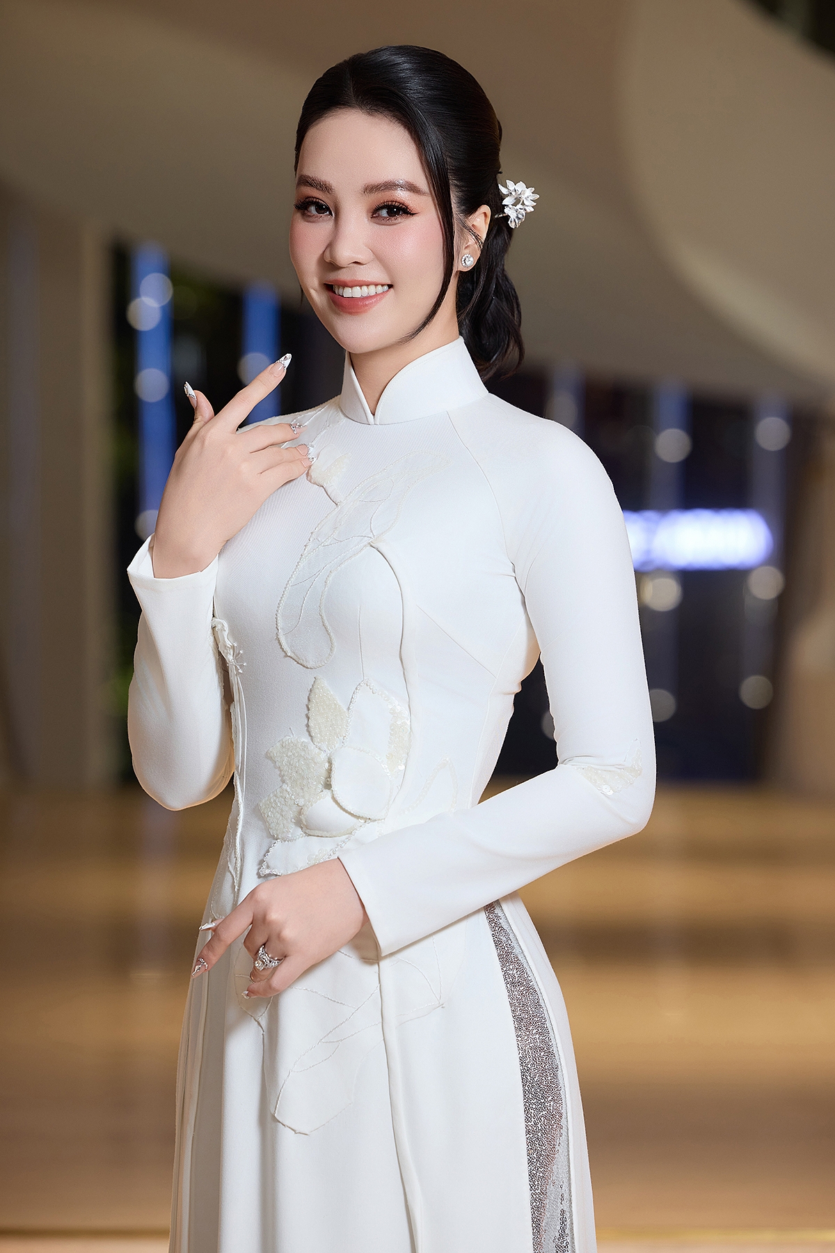 “Tôi muốn mỗi câu nói cất lên đều đúng, đủ và thể hiện sự tôn trọng với những người tham dự. Từ ngữ không chỉ đẹp mà phải chính xác”, Thụy Vân  bày tỏ.