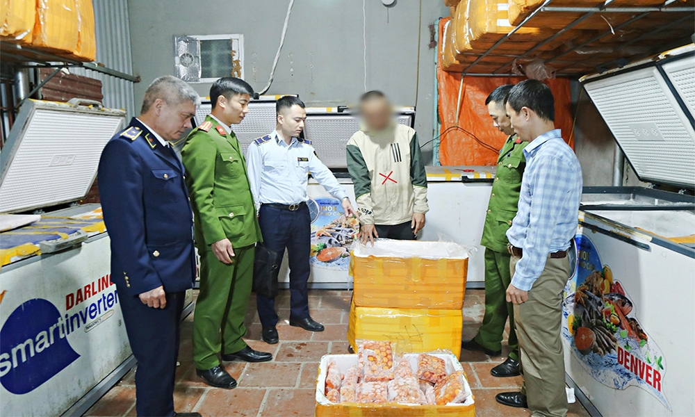 Toàn bộ số thực phẩm không rõ nguồn gốc được tiêu hủy theo quy định