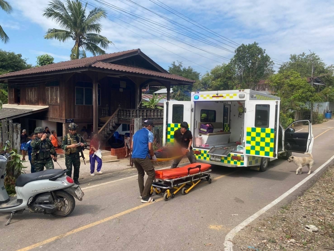 Quân đội Thái Lan đưa người bị thương do đạn lạc từ giao tranh tại Myanmar đi cấp cứu hôm 5/12. Nguồn: Facebook
