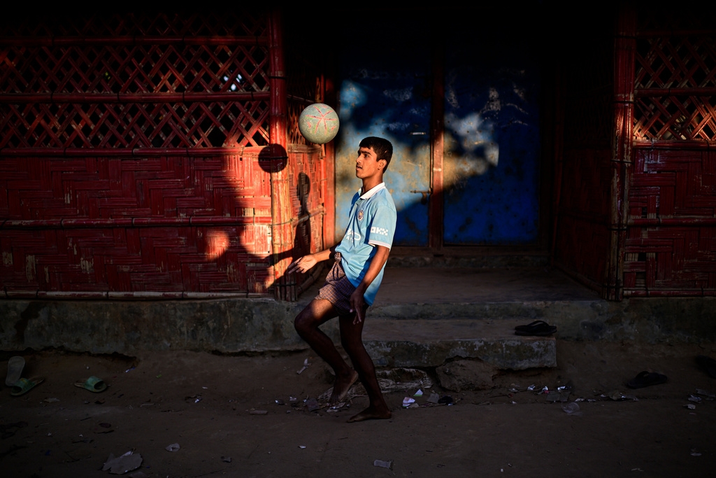 Việc các không gian học tập và sinh hoạt an toàn bị xóa sổ đã đẩy trẻ em Rohingya vào vòng xoáy của bạo lực, bóc lột và mất đi những cơ hội tối thiểu để phát triển.