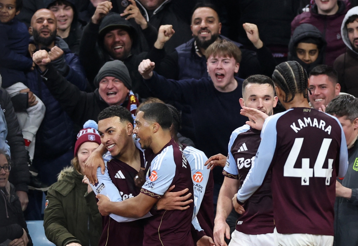 Niềm vui của các cầu thủ Aston Villa (Ảnh: Reuters)