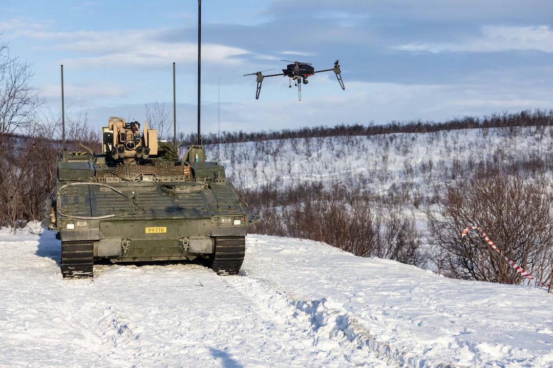 Một đơn vị Lục quân Na Uy thực hành sử dụng UAV trong khuôn khổ cuộc tập trận Nordic Response 2024 tại vùng Finnmark, Na Uy, ngày 6/3/2024. Ảnh: Lực lượng Vũ trang Na Uy