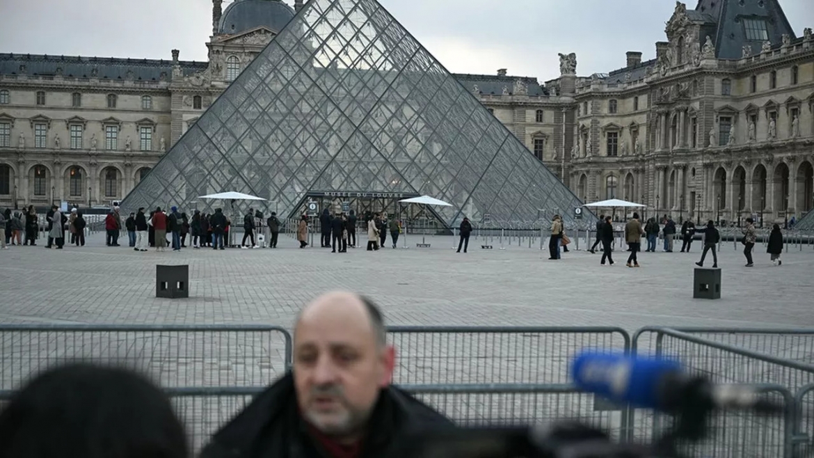 Ban quản lý Bảo tàng Louvre cho biết, đang tiến hành đối thoại với đại diện người lao động và các cơ quan chức năng nhằm tìm kiếm giải pháp (Ảnh: Les Echos)