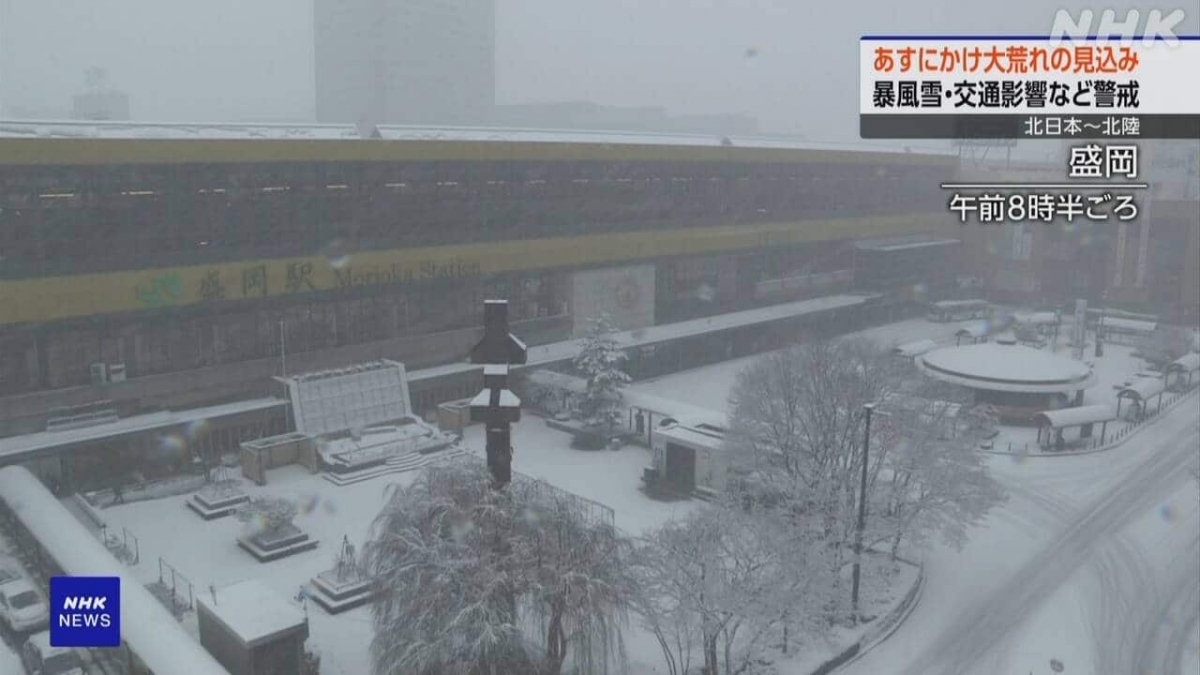 Nhiều nơi lượng tuyết đến 13h ngày 14-12 đã lên tới 156cm. Ảnh: NHK