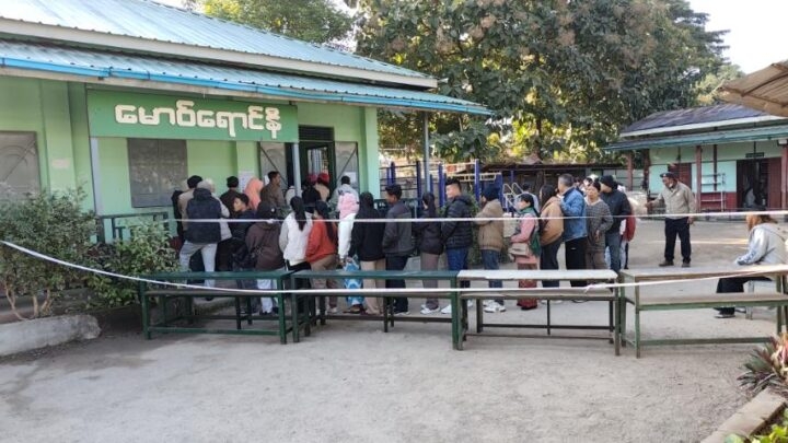 Người dân Myanmar đi bỏ phiếu bầu cử. Nguồn: Truyền thông Nhà nước Myanmar