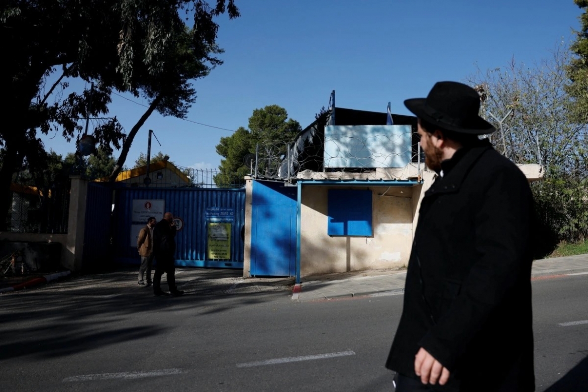 Bên ngoài Cơ quan cứu trợ người tị nạn Palestine của Liên Hợp Quốc (UNRWA) tại Đông Jerusalem. Ảnh: Reuters