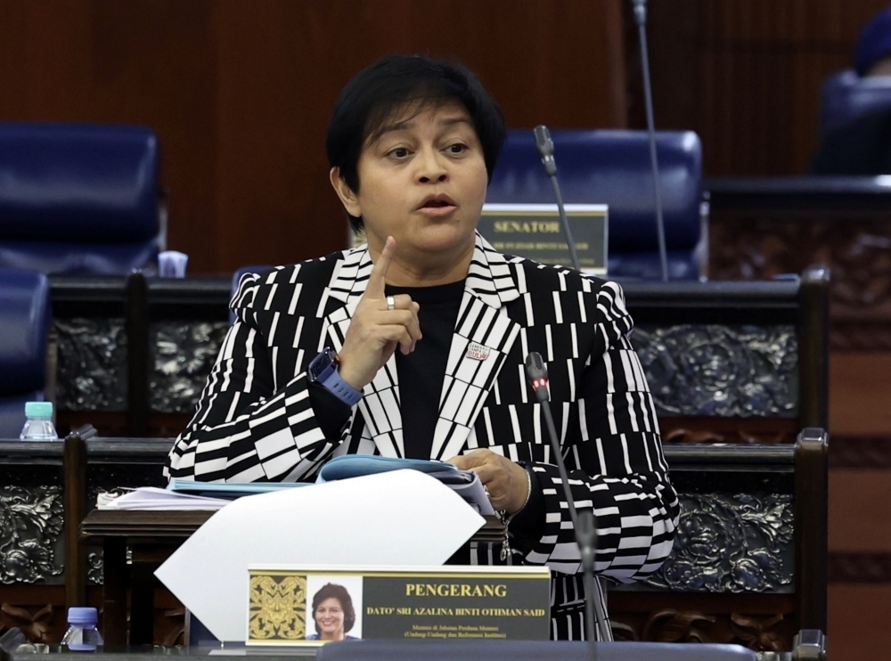 Bộ trưởng Bộ Pháp luật và Cải cách Thể chế (trực thuộc Văn phòng Thủ tướng Malaysia) Azalina Othman phát biểu trong phiên họp Quốc hội ngày 3/12.Nguồn: Bernama
