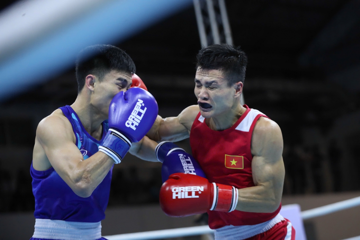 Nguyễn Văn Đương giành HCB boxing. (Ảnh: Bùi Lượng). 