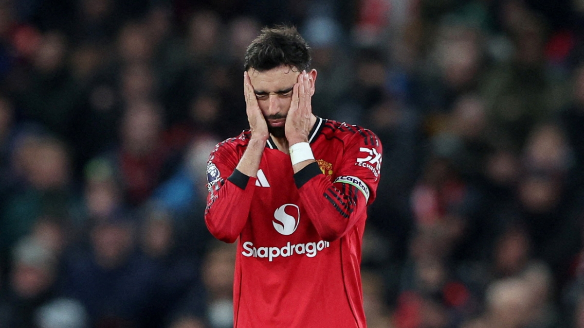 Bruno Fernandes dính chấn thương sau trận đấu với Aston Villa (Ảnh: Reuters)