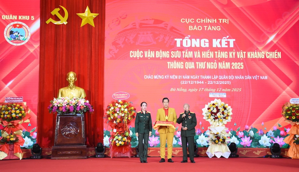 Cựu chiến binh trao hiện vật, tư liệu tặng Bảo tàng Quân khu 5