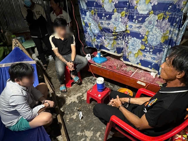 Các đối tượng tàng trữ, sử dụng ma túy tại xã Lai Vung bị công an bắt giữ