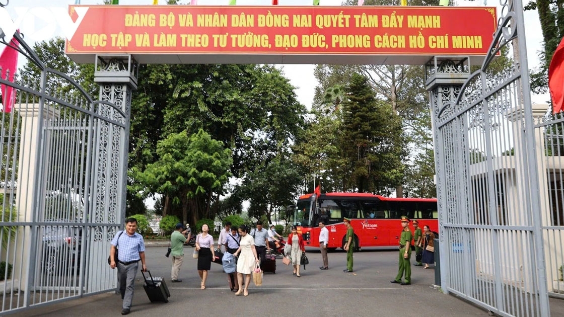 Cán bộ đi làm xa nhà sẽ được hỗ trợ tiền ở, tiền ăn, đi lại