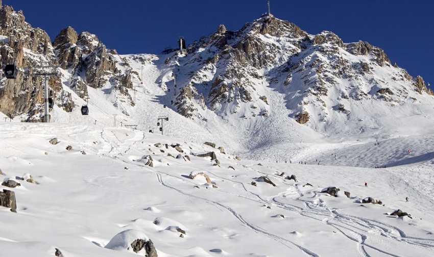 Cảnh báo đỏ về lở tuyết tại dãy Alps sau đợt tuyết rơi kỷ lục. Ảnh Reuters