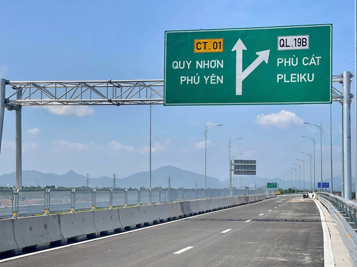 Nhà thầu đang nỗ lực để khánh thành cao tốc Hoài Nhơn - Quy Nhơn vào ngày 19/12/2025 nhân kỷ niệm 79 năm ngày toàn quốc kháng chiến và chào mừng Đại hội đại biểu toàn quốc lần thứ XIV của Đảng (Ảnh minh họa: VGP)