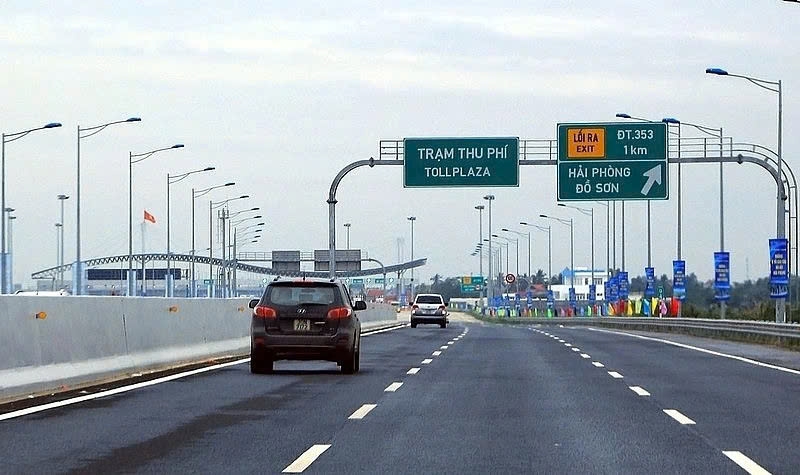 Sau 10 năm đưa vào khai thác, cao tốc Hà Nội-Hải Phòng có lưu lượng thiết kế, vượt dự báo và xuất hiện tình trạng ùn tắc vào các dịp lễ, Tết và cuối tuần nên cần thiết phải mở rộng.