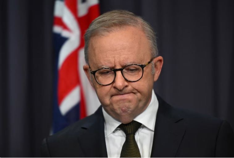 Thủ tướng Anthony Albanese phát biểu tại cuộc họp báo. Ảnh: Reuters
