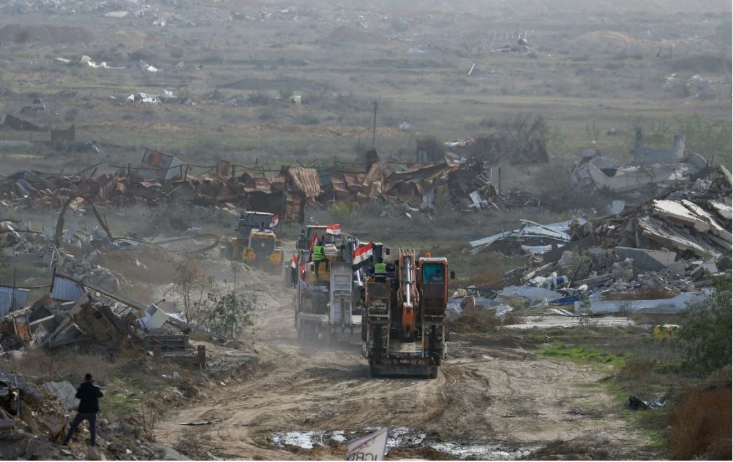 Phương tiện của Ai Cập tiến vào thành phố Gaza hôm 8/12. Nguồn: Reuters