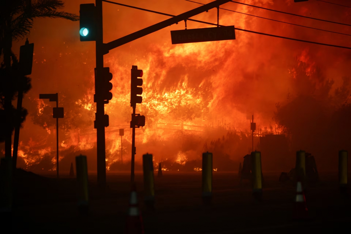 Cháy rừng tàn khốc ở California. Ảnh: Reuters.