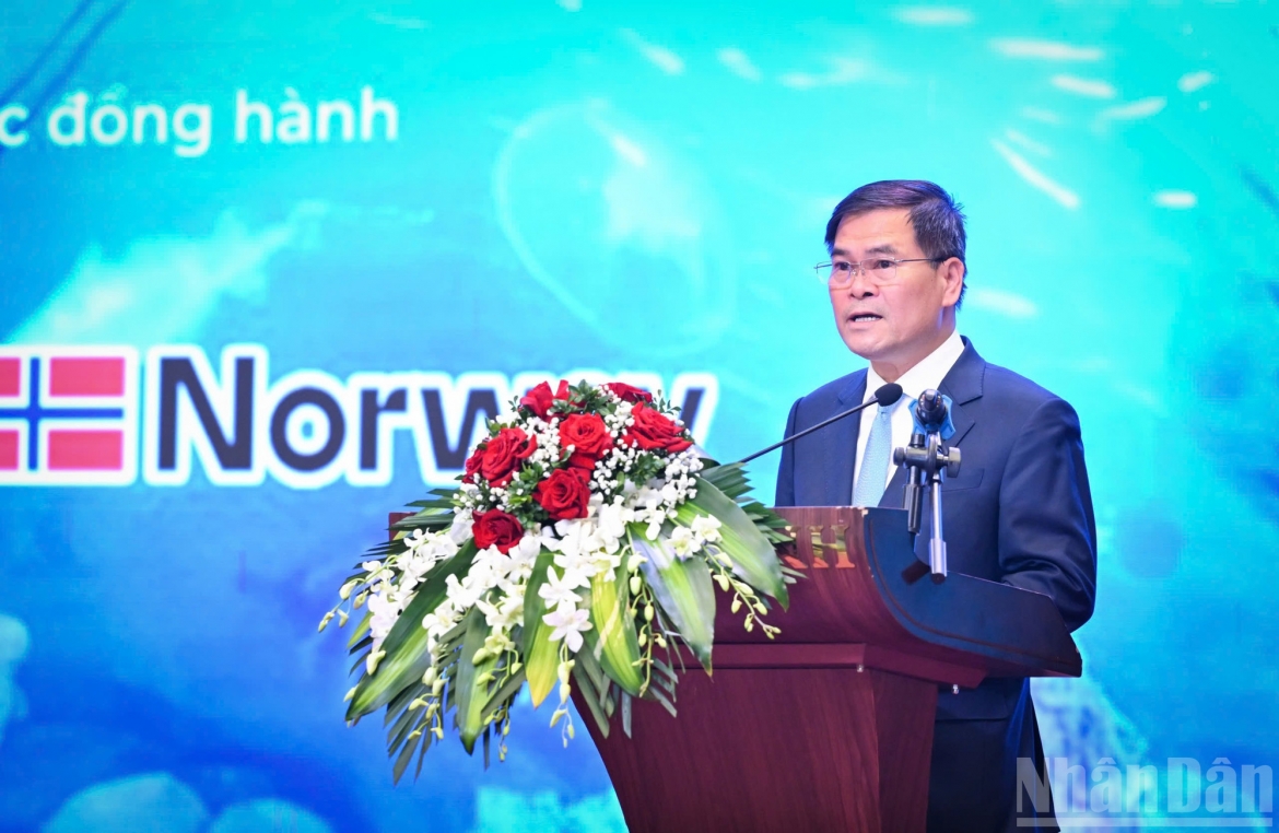 Chủ tịch UBND tỉnh Quảng Ninh Bùi Văn Khắng.