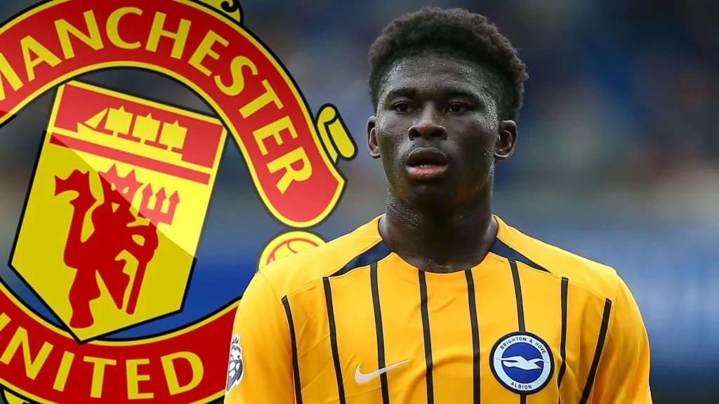 MU vẫn chưa từ bỏ tham vọng chiêu mộ tiền vệ trẻ Carlos Baleba của Brighton. (Ảnh: The Sun)