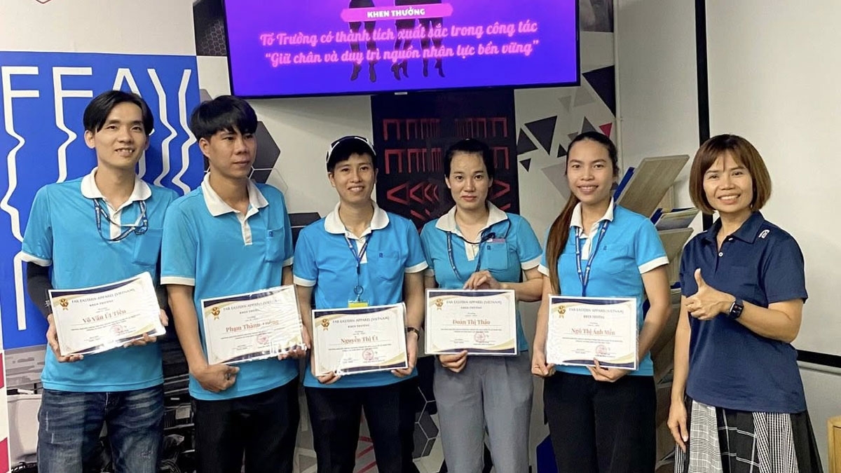 Công nhân Công ty TNHH Apparel Far Eastern Việt Nam được khen thưởng quý (ảnh: CT)