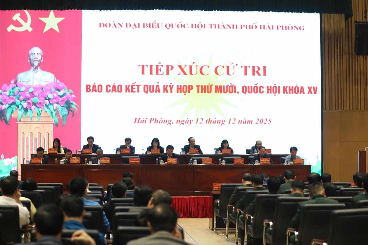 Đoàn Đại biểu Quốc hội thành phố Hải Phòng tiếp xúc cử tri báo cáo kết quả kỳ họp thứ 10, Quốc hội khoá 15